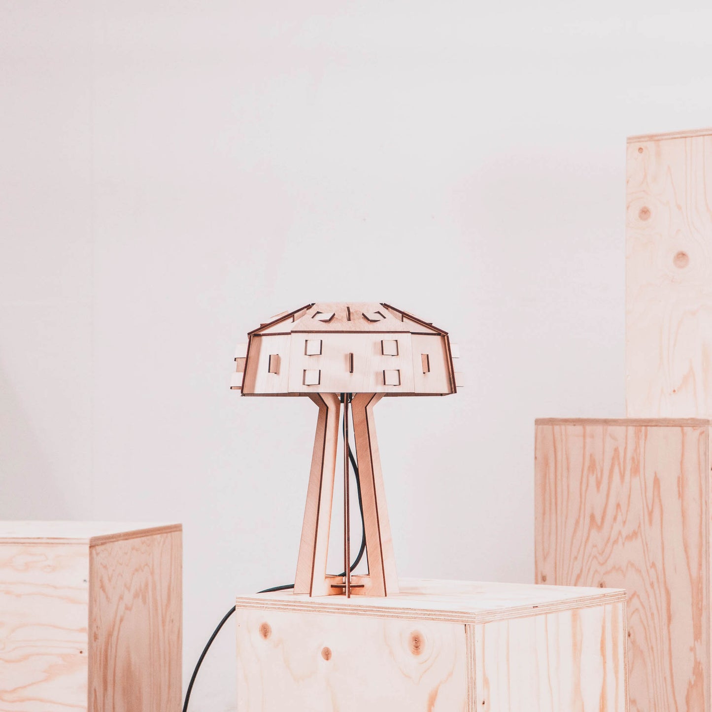 OSCAR tafellamp van WOMP de houten lamp