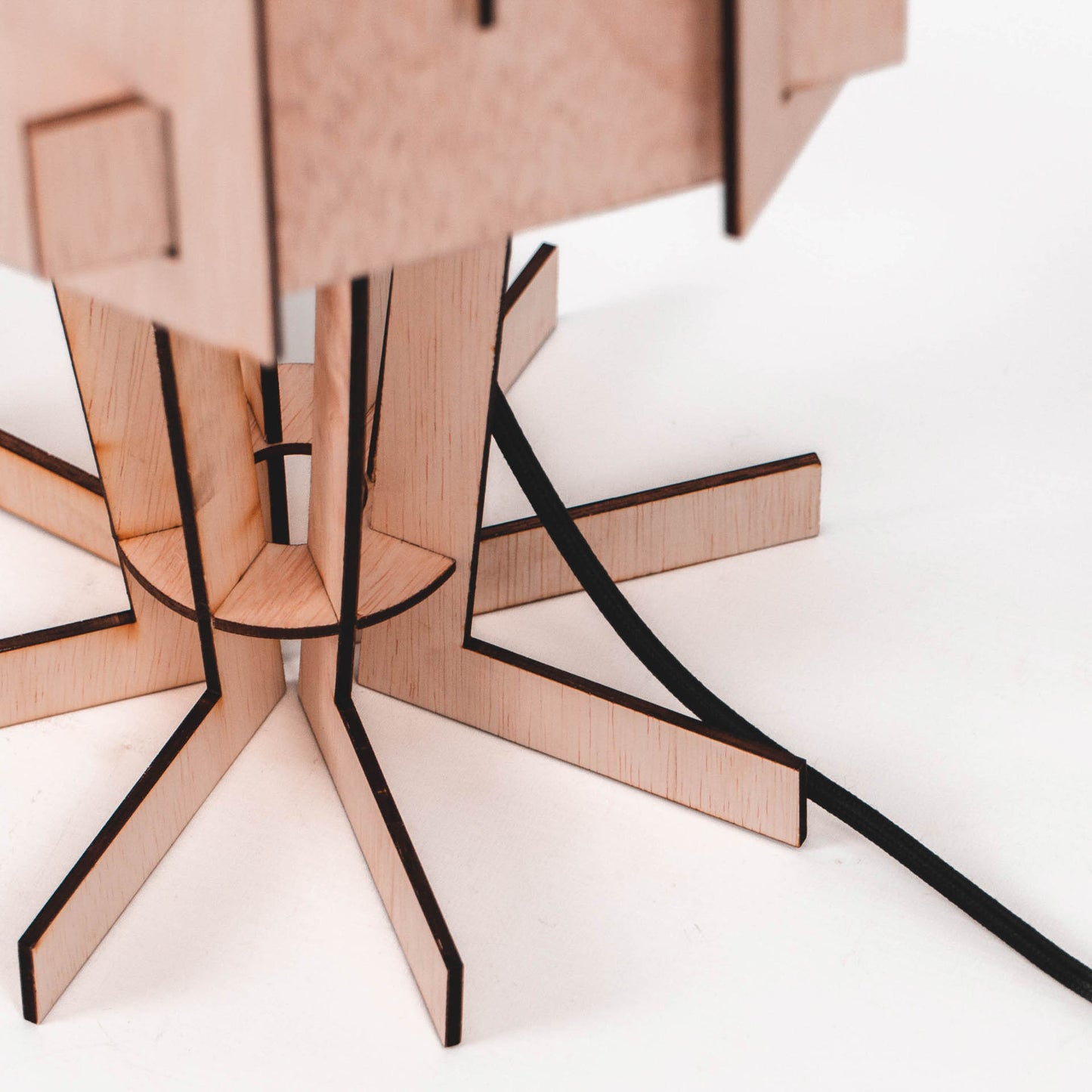 MORRIS tafellamp van WOMP de houten lamp