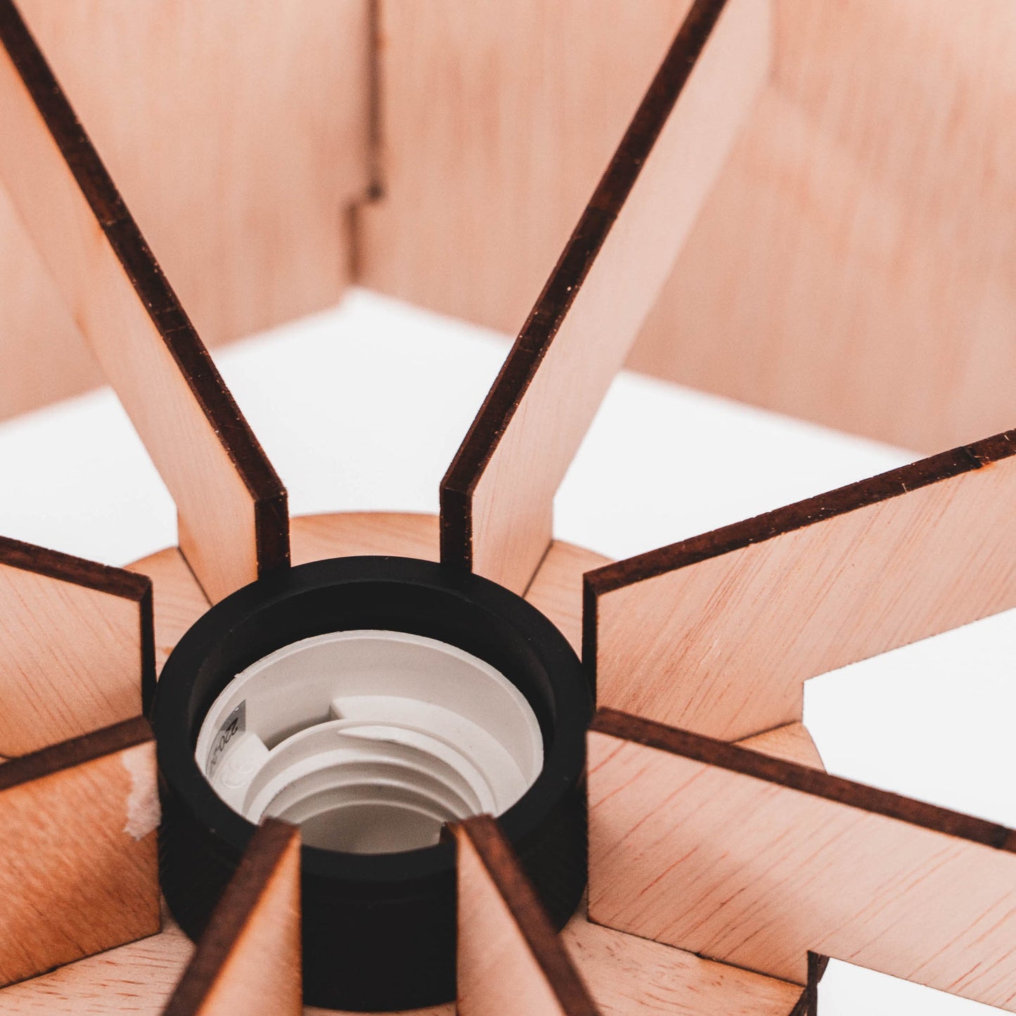 TESS tafellamp van WOMP de houten lamp