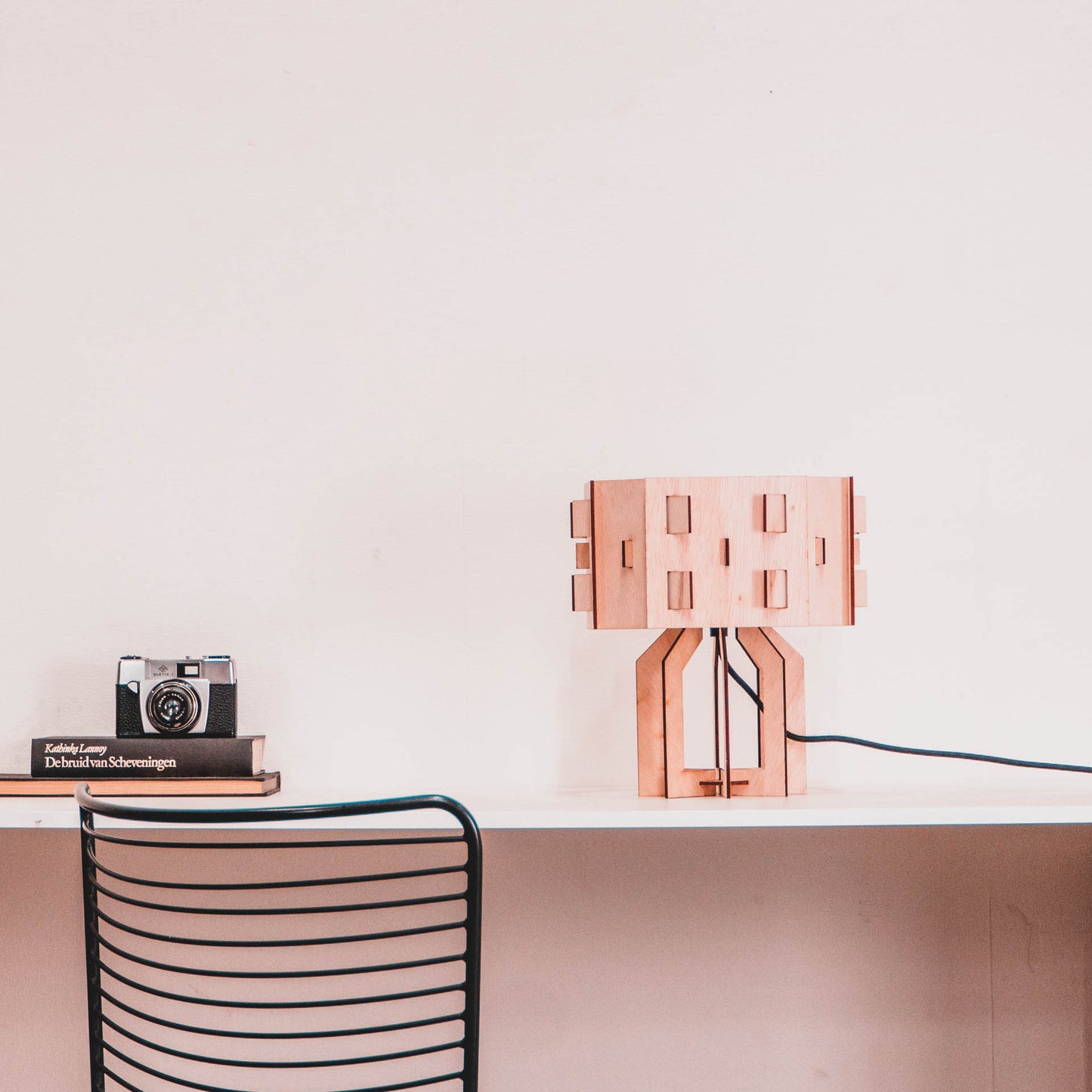 TESS tafellamp van WOMP de houten lamp
