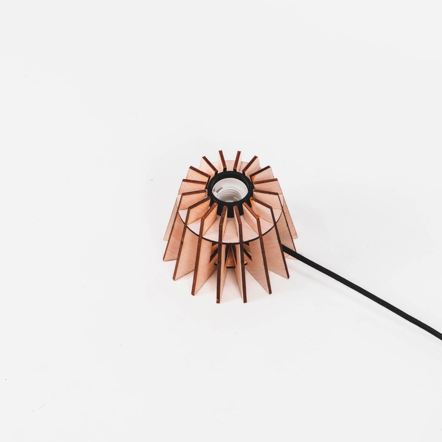 LIZ tafellamp van WOMP de houten lamp