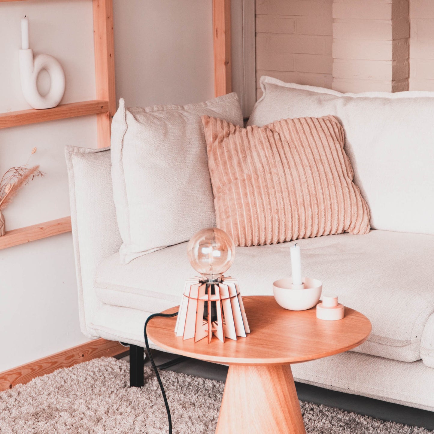 LIZ tafellamp van WOMP de houten lamp